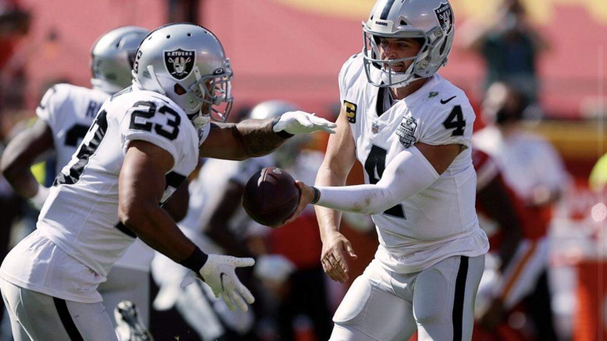 Las Vegas Raiders running back Devontae Booker takes a handoff from quarterback Derek Carr against the Kansas City Chiefs on Sunday, Oct. 11, 2020.