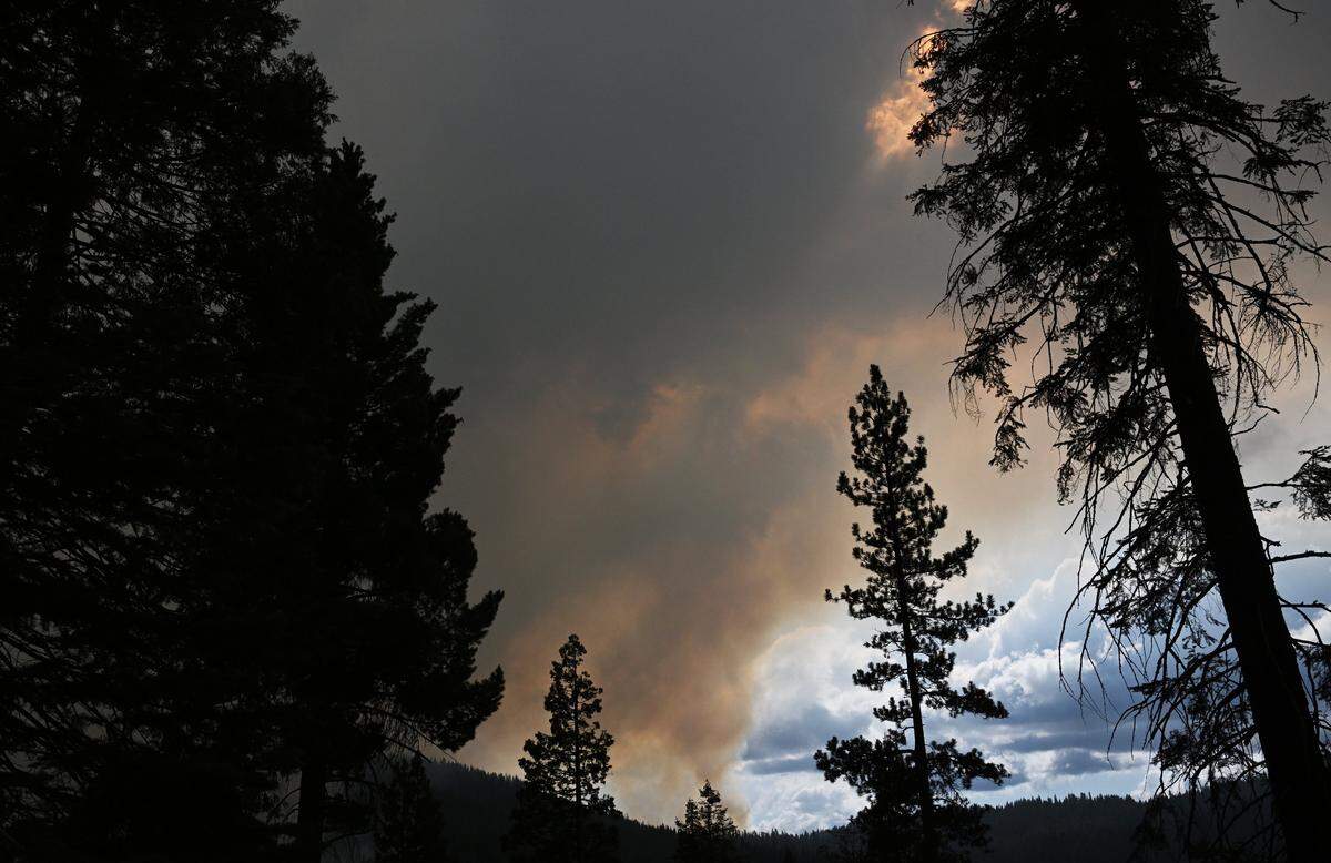 Smoke from the Garnet Fire rises, obscuring the sun in the Sierra National Forest southeast of Shaver Lake along Dinkey Creek Road Tuesday, Sept. 9, 2025.