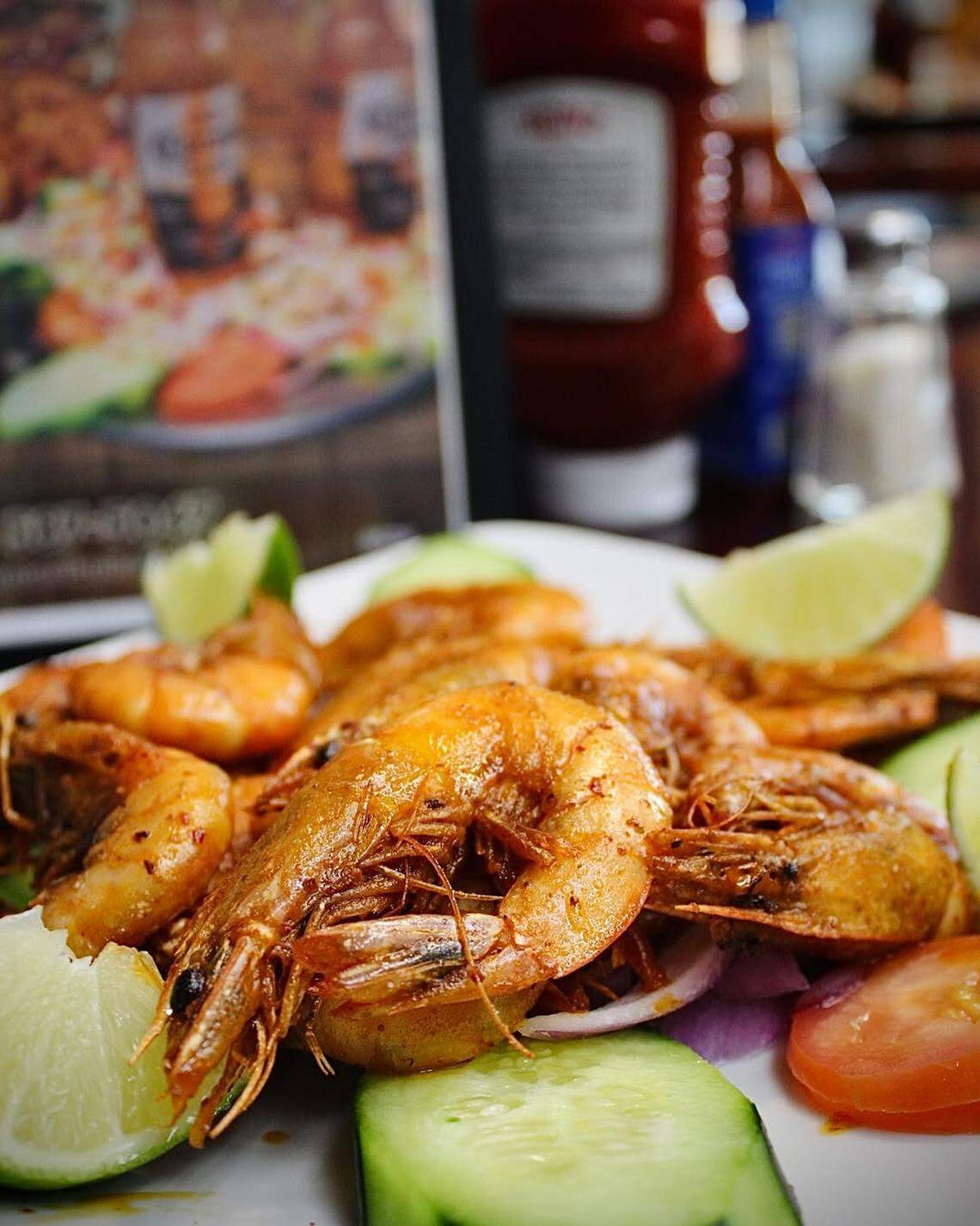 Mariscos El Barba Negra has opened in downtown Fresno, next to the Spiral Garage and on Van Ness Avenue between Kern and Inyo streets. The restaurant, which occupies the building once houses by Joe’s Steahouse, specializes in Mexican seafood with recipes originated from the coastal Mexican state of Nayarit.