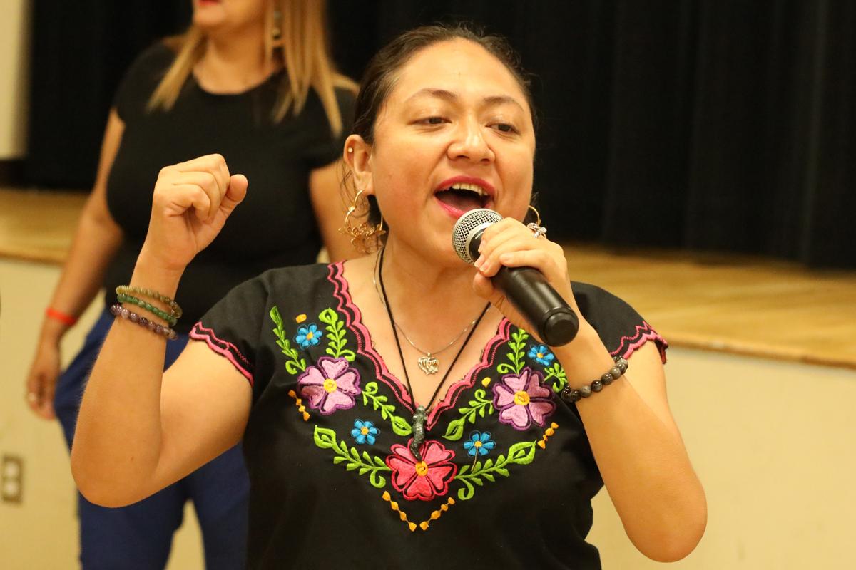 Karina Ruiz, an Arizona resident who was elected to the Mexican Senate to represent migrant Mexicans, visted the Central Valley in early July. / Karina Ruiz, senadora migrante electa, durante una visita al Valle Central a principios de julio.