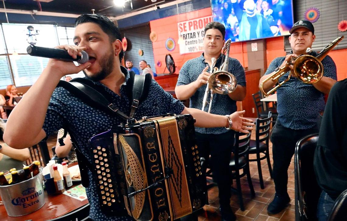 La Banda Sinaloense Pura Cajeta toca para los clientes en El Godinazo Fresno Centro Botanero, ubicado en Belmont Avenue cerca de Abby Street, en el centro de Fresno, el viernes 23 de junio de 2023.