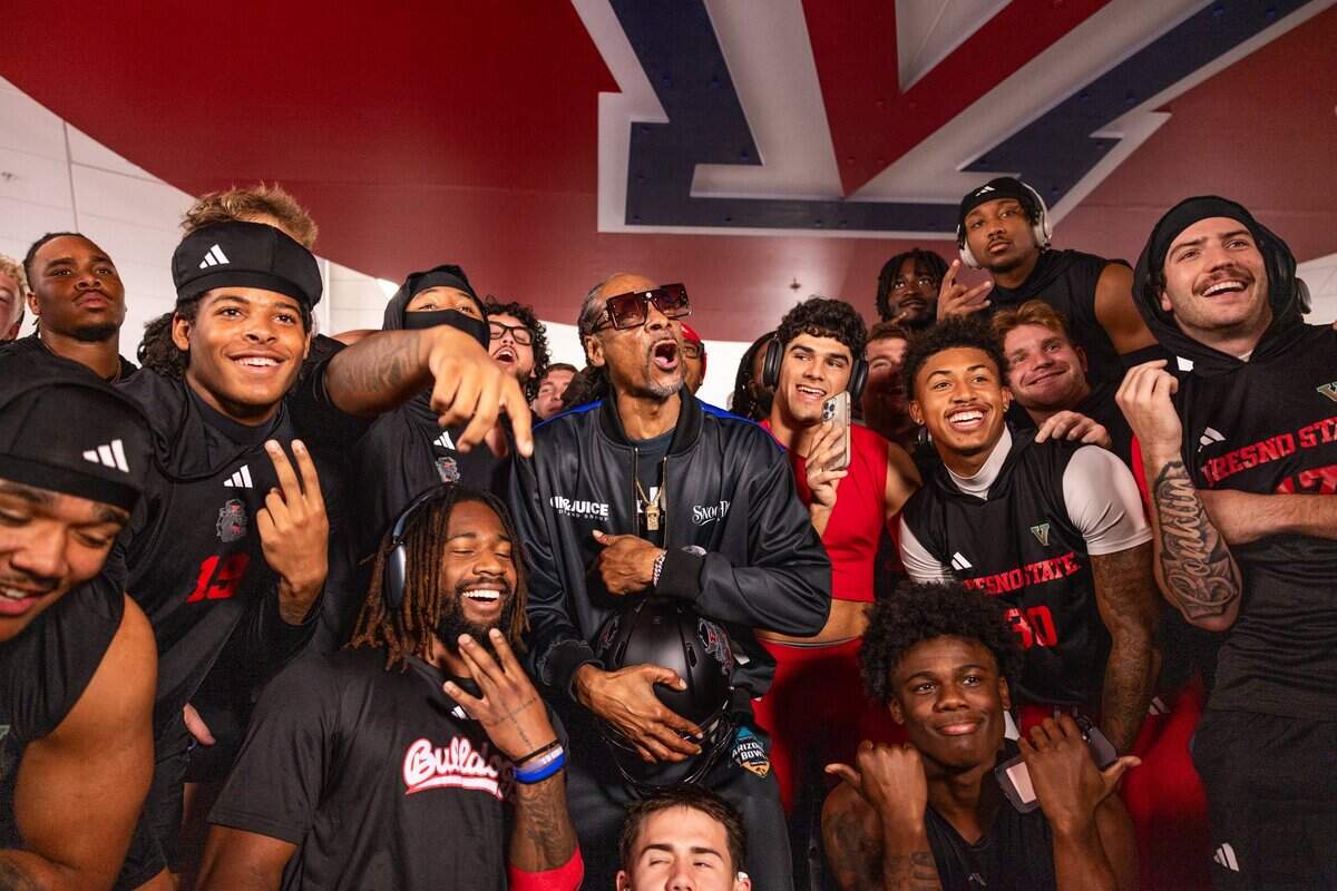 The Fresno State football team took photos with rapper Snoop Dogg before beating Miami-Ohio 18-3 on Saturday at the Snoop Dogg Arizona Bowl.