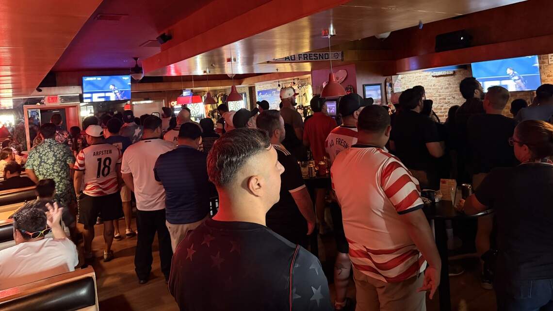 Estados Unidos inicia la Copa Mundial con estilo con victoria 4-1; aficionados de Fresno celebran el triunfo y la conexión local