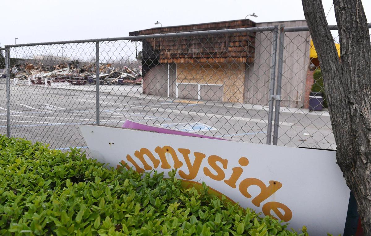 Sunnyside Deli and the building it was located in is shown following a fire. Photographed Wednesday, Jan. 11, 2023 in Fresno.