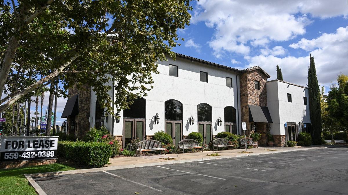 The former Blast & Brew on Palm Avenue near Herndon Avenue in Fresno has closed. A “For Lease” sign has been posted and a message on the door notifies customers that the business had closed on Aug. 15.