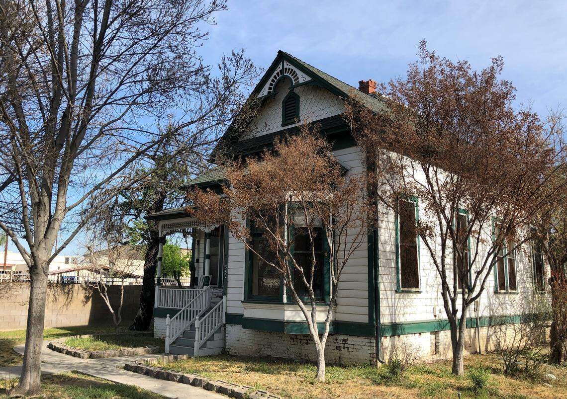 Built in 1891, the Vartanian home is local historic resources that sits in a corner of the Fresno Mission campus cut off from street access. Fueled in part by anger from Fresno’s Armenian community over the fate of three other historic homes, there’s a renewed effort to relocate the Vartanian home to an empty lot at the southeast corner of Ventura and M streets in downtown Fresno.