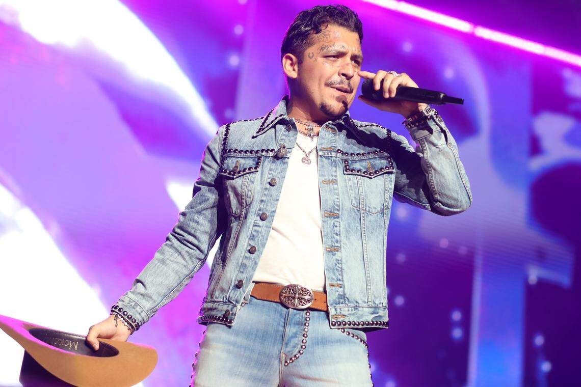Christian Nodal durante su concierto Foraji2 Tour en el Save Mart Center en Fresno el viernes 29 de septiembre del 2023.