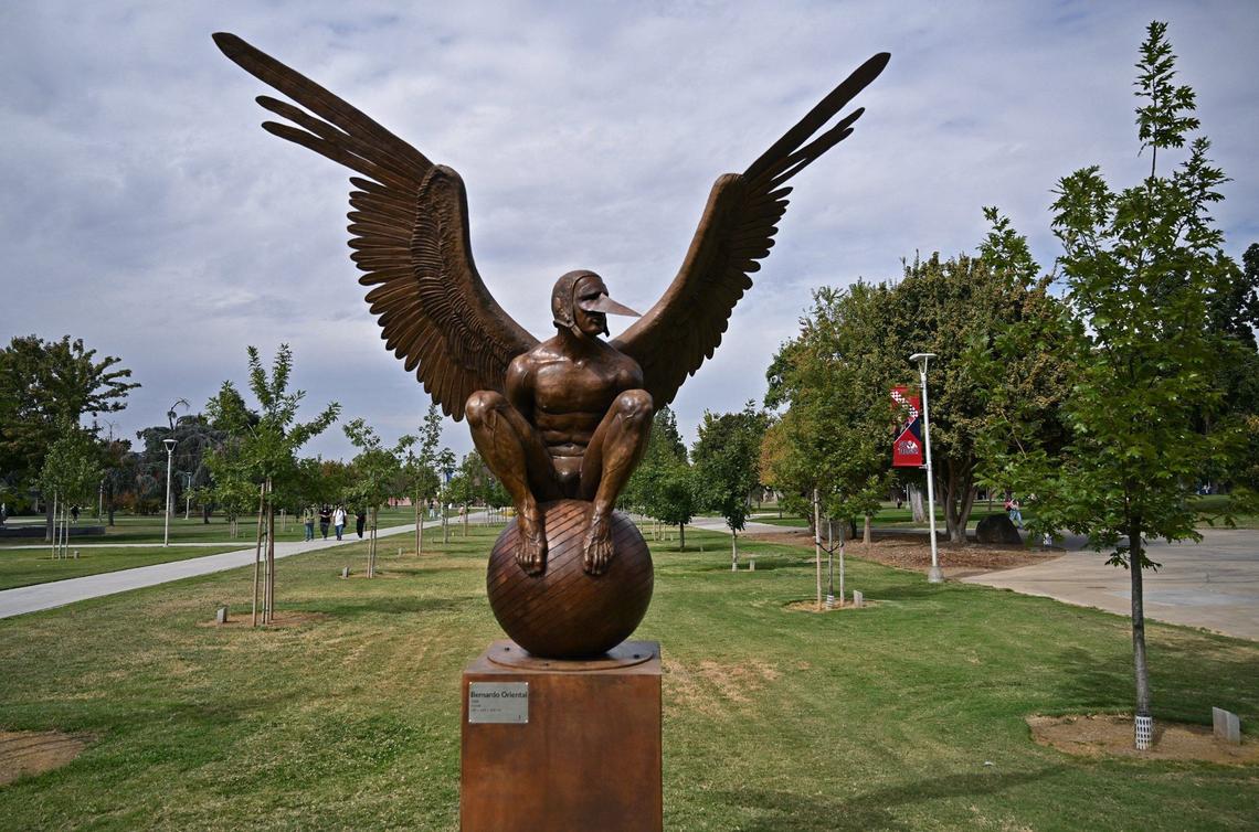 The new art installation titled “Wings of the City” by Mexican artist Jorge Marín is now on display along Fresno State’s Maple Mall through August 2025. The exhibit consists of five bronze, mythical sculptures and is sponsored by México Consulado en Fresno and Diplomacia Cultural de México.