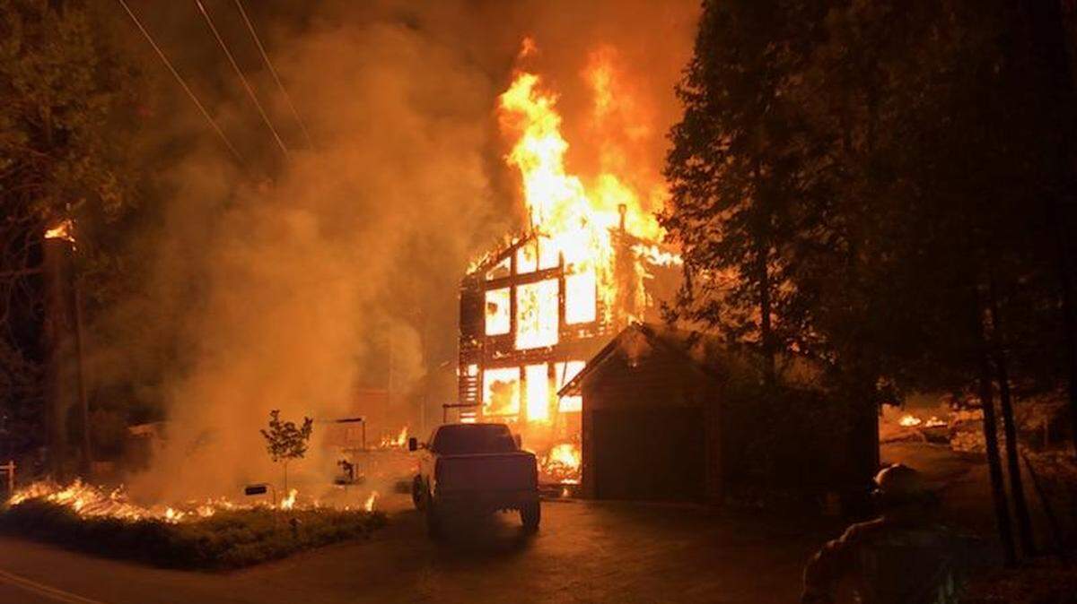 A house caught fire in Bass Lake on Monday, Sept. 3, 2018.