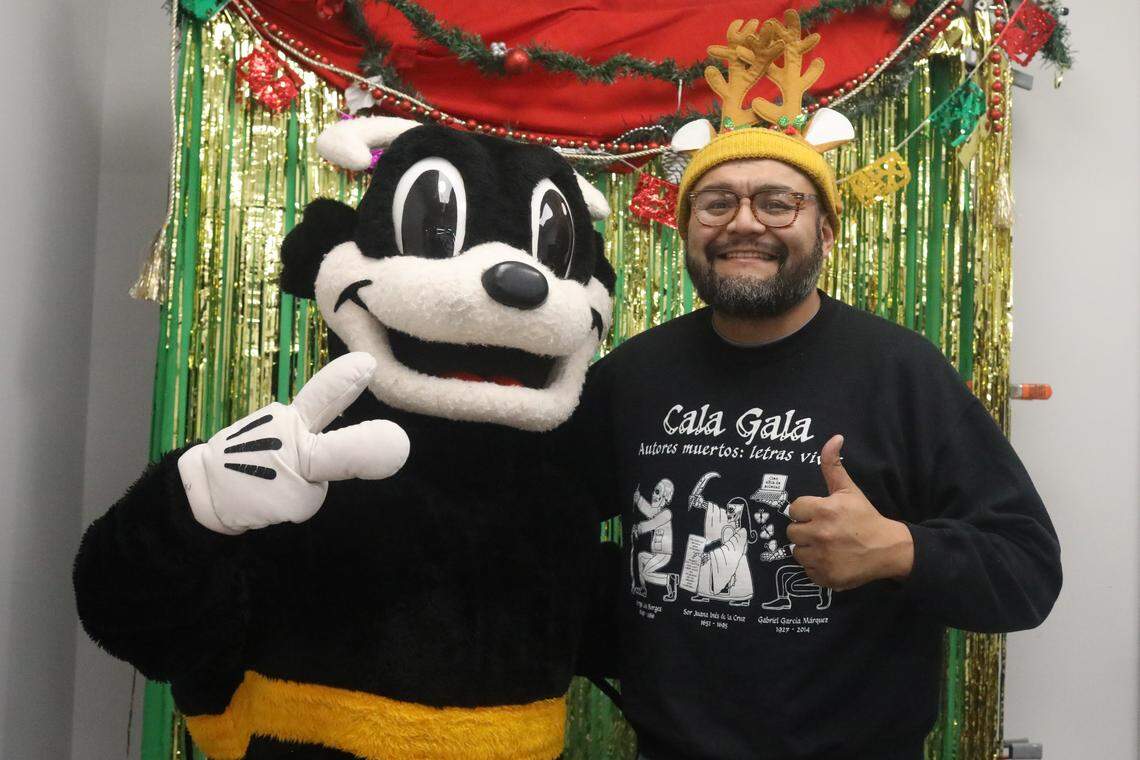Community members had the opportunity to meet reporters and editors and take photos with Bee's mascot Scoopy while enjoying pan dulce and hot chocolate.