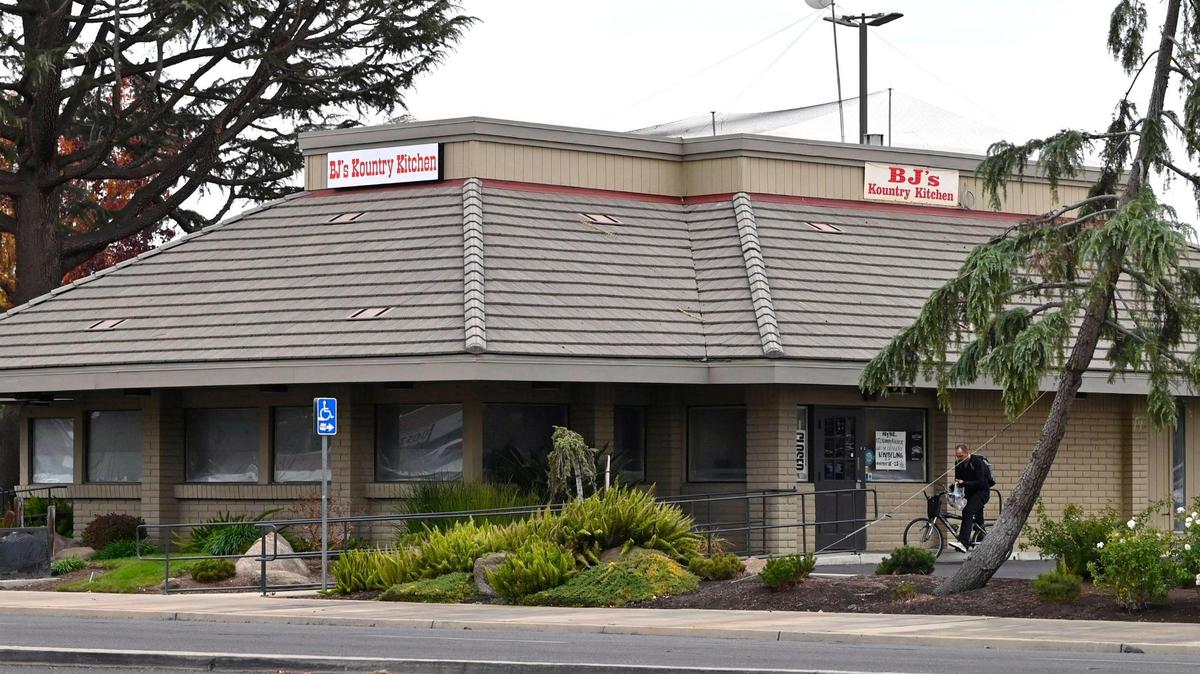 The last BJ’s Kountry Kitchen, located at Herndon and Cedar avenues, is closed for renovation. It will reopen soon as The Waffle Place. Under new ownership, the breakfast fare will continue but with additions like a juice bar.