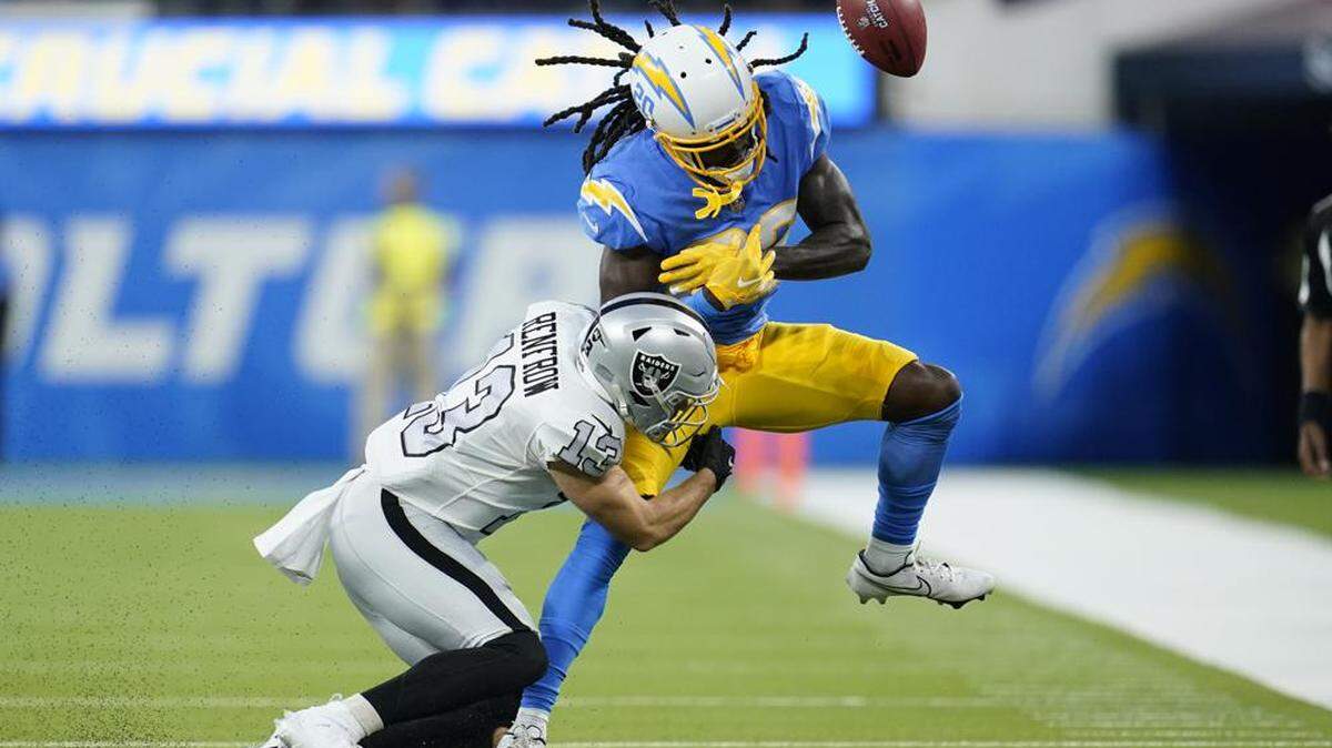 Raiders wide receiver Hunter Renfrow makes a play during special teams in a game against the Chargers in 2021.
