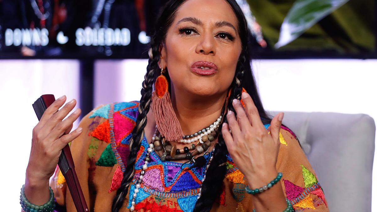 La artista mexicana Lila Downs vuelve a la conjunción artística ‘Raíz’ junto a la española Niña Pastori y la argentina Soledad Pastorutti con ‘Nunca me fui’, un disco que une el folclore musical de los tres países y que presentan este lunes a EFE en una entrevista.