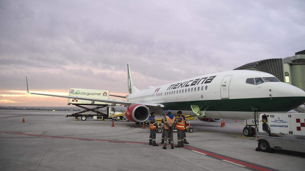 Photograph of a plane from the Mexicana de Aviación airline which resumed flying on Dec. 26, 2023.