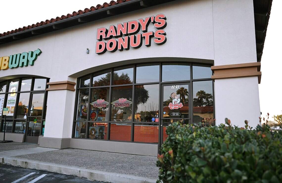 Clovis gets Randy’s Donuts at 1195 Shaw Ave this December | Fresno Bee