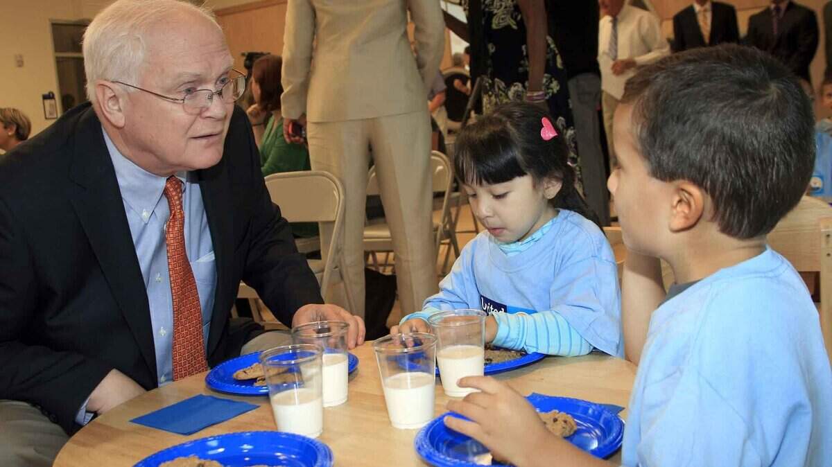 Dave Lawrence speaks with kids at the United Way Center for Excellence for Early Education in Miami.