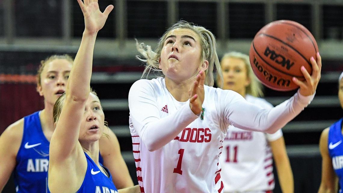 Fresno State’s Haley Cavinder, here driving to the hoop against Air Force, scored 27 points but the Bulldogs struggled at the end in a 79-77 loss at San Diego State on Saturday, Feb. 20, 2021.