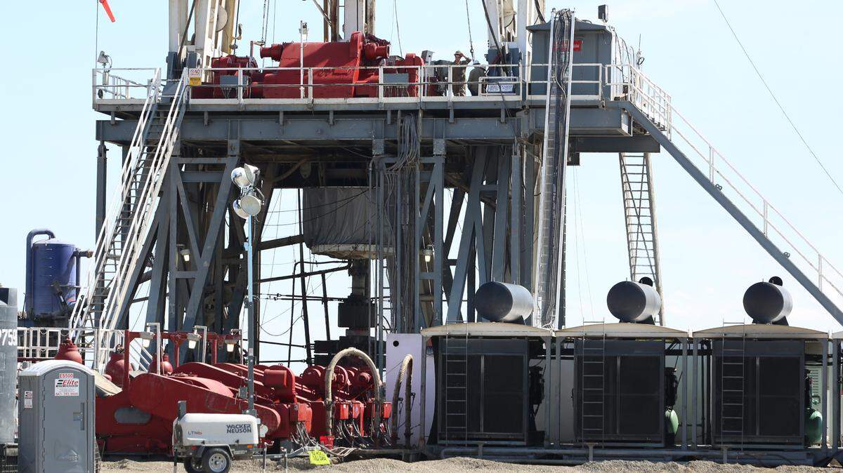 Aera Energy of Bakersfield set up an oil exploration well in 2013 between Kettleman City and Corcoran to probe the deep Monterey shale formation.