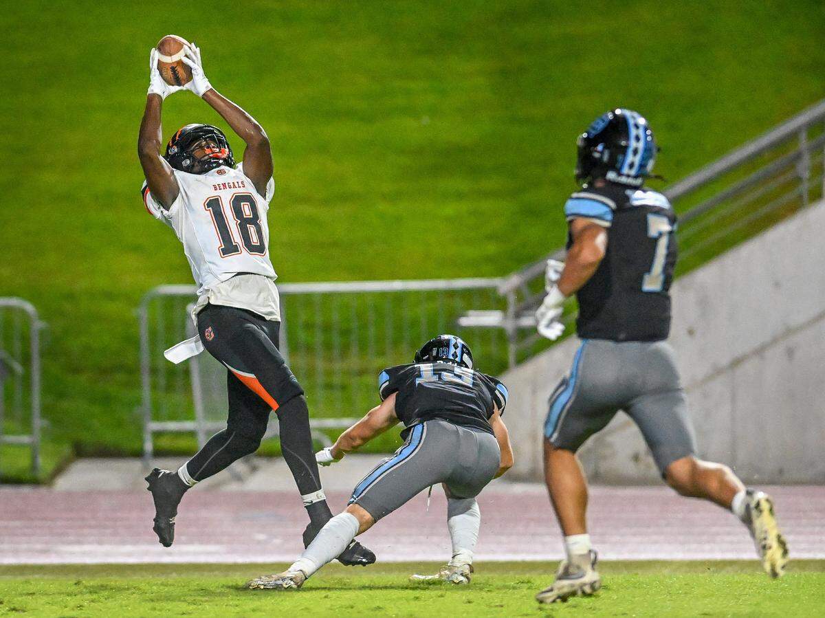 Central East's Bayon Harris makes a grab in the corner of the end zone for a touchdown against Clovis North during their TRAC opener at Veterans Memorial Stadium in Clovis on Thursday, October. 2, 2025.