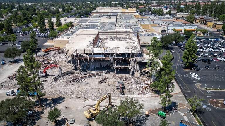 See the demolition of the old Gottschalks/Forever 21 at Fresno’s Fashion Fair