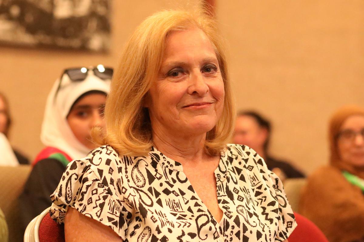 Local artist Lori Caccamo, the designer behind the City of Visalia’s new logo, received a special recognition Monday, (Aug. 5) night by city council that comes with a $1,500 prize.