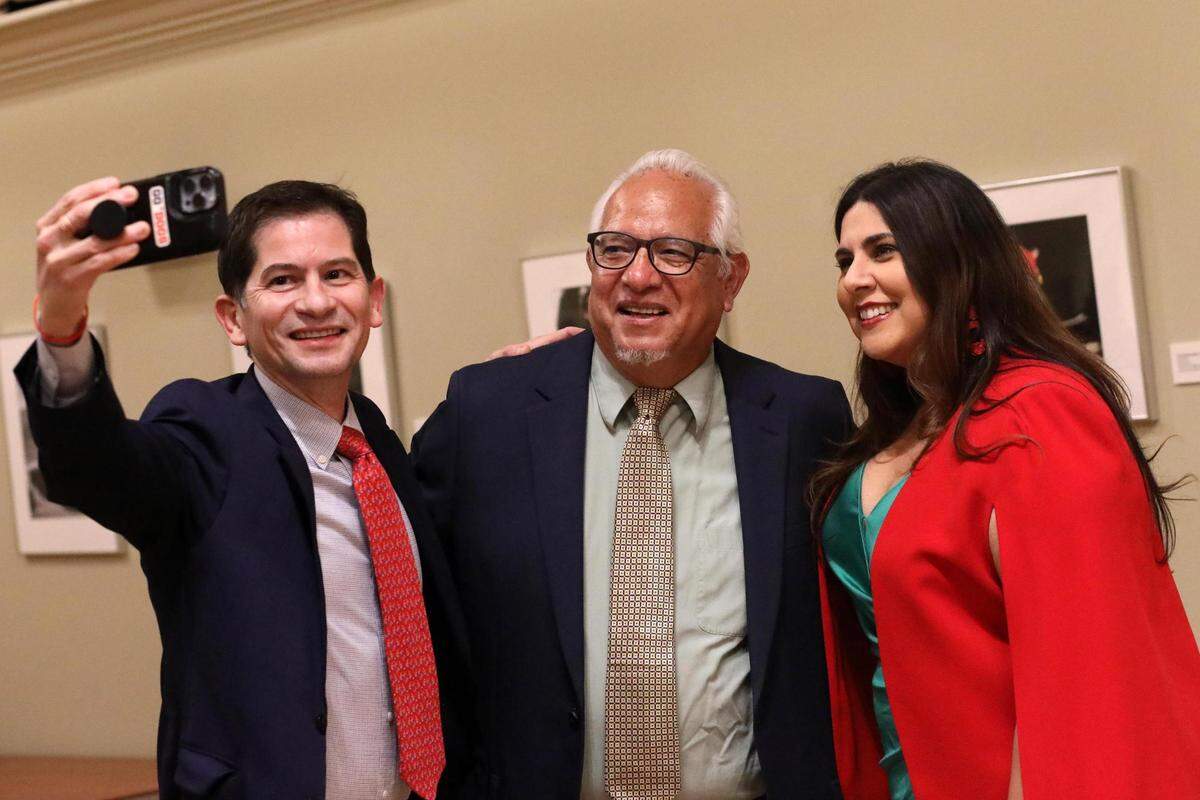 Yammilette Rodríguez&nbsp;(right) honored with 20231 Ohtlí Award from the Consulate of México in Fresno&nbsp;on Dec. 8, 2023. This year the Consulated of Mexico in Fresno presented the award to Juan Esparza Loera, editor of Vida en el Valle (center). Besides Esparza Loera, the Distinguished award has been given to : Saúl Jiménez Sandoval (2021).&nbsp;