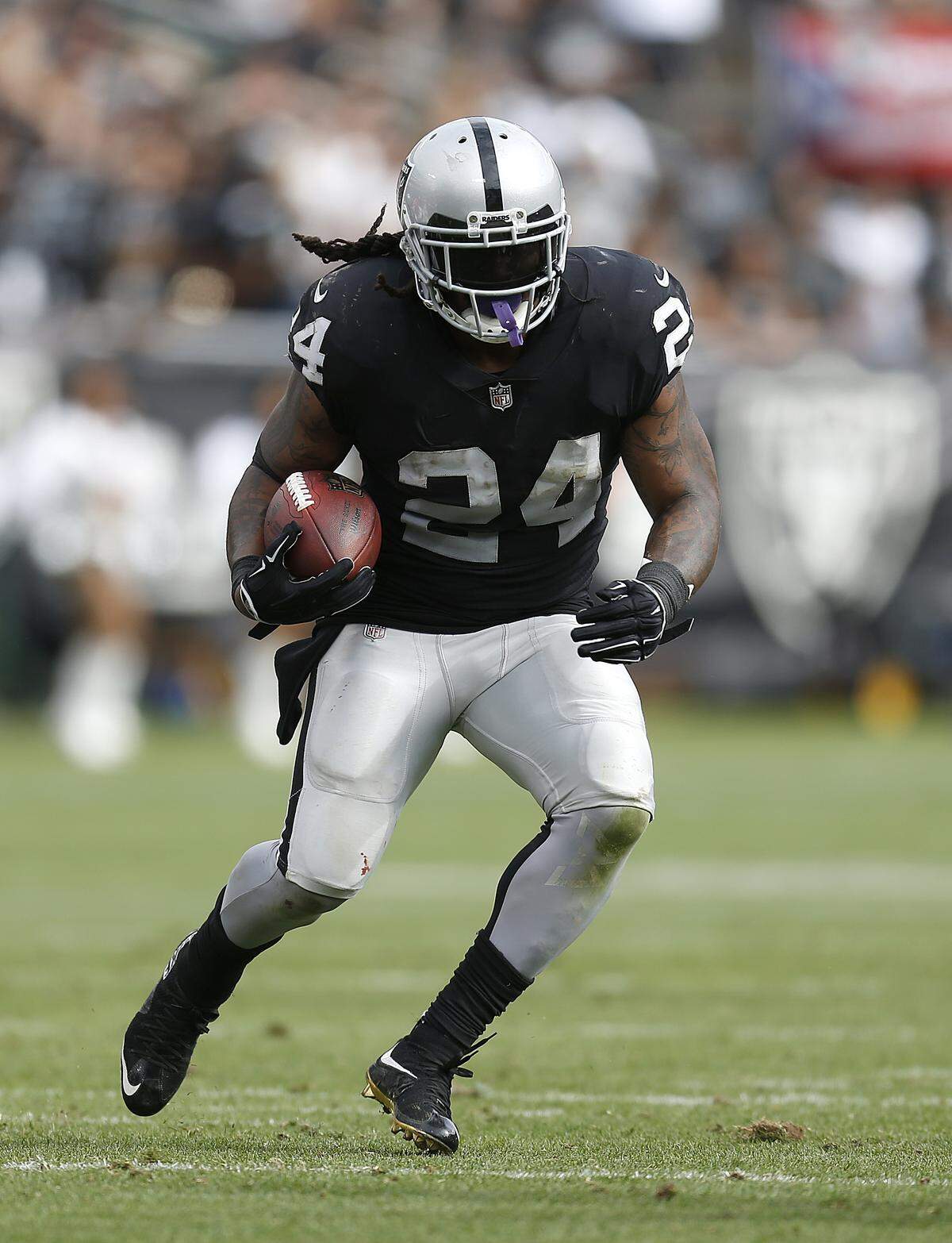 Oakland Raiders running back Marshawn Lynch (24) runs against the Cleveland Browns during an NFL football game in Oakland, Calif., Sunday, Sept. 30, 2018.
