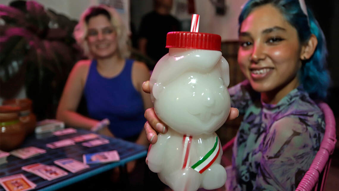 ‘AMLitros’, la bebida de cerveza o pulque que aprovecha la popularidad de Lópéz Obrador