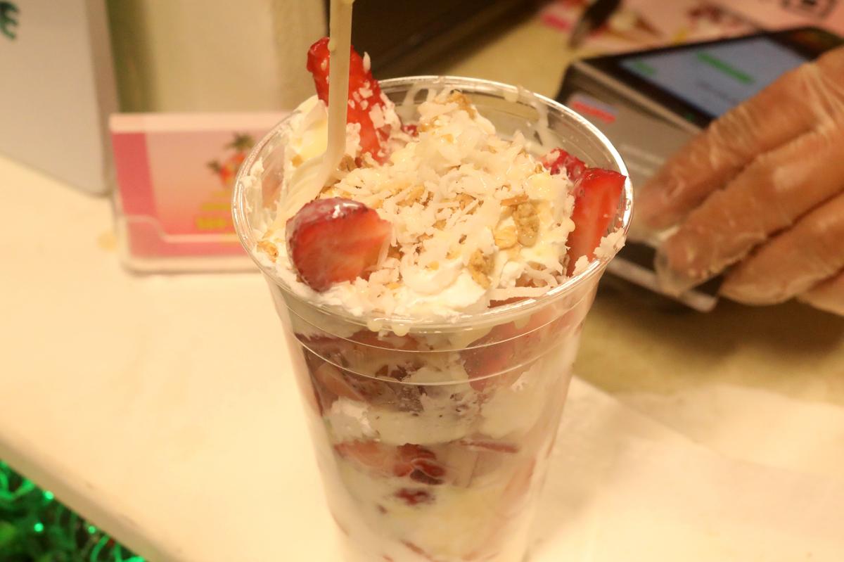 Lety’s Antojitos brings authentic Mexican flavors to Fresno with a variety of “antojitos” (Mexican snacks) and event decoration services.&nbsp;A popular antojito is the strawberries with cream.