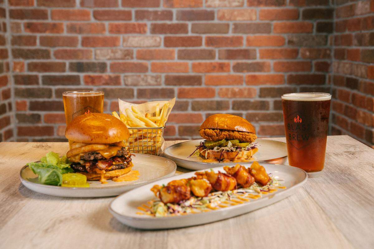 Burgers, a crispy chicken sandwich with hot honey and bacon-wrapped shrimp are on the menu at Blast & Brew. The Fresno-based restaurant is planning a new location just north of Fresno in Madera’s Riverwalk.