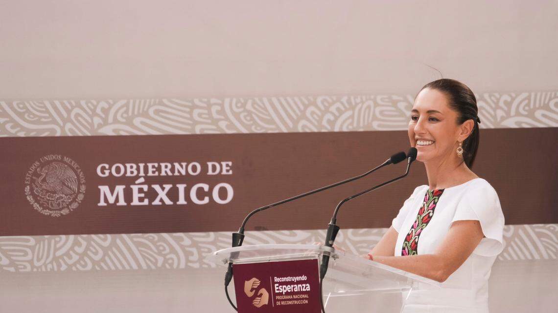 La presidenta electa de México, Claudia Sheinbaum, calificó como positiva la detención el jueves de Ismael ‘el Mayo’ Zambada, cofundador del Cártel de Sinaloa, y de Joaquín Guzmán López, uno de los hijos del Chapo Guzmán, en Texas, en un operativo realizado por las autoridades de Estados Unidos.