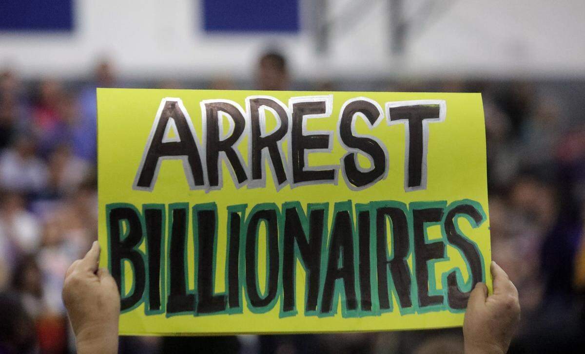 About 1,000 people showed up for the Benefits Over Billionaires town hall organized by Rep. Ro Khanna, D-Santa Clara, at the Martin Luther King Jr. Community Center in Bakersfield on March 23, 2025.