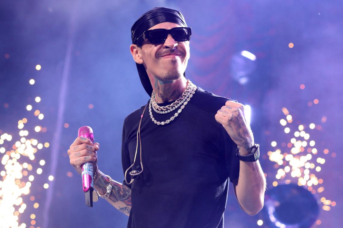 El cantante mexicano Erick Aragón –más conocido como Codiciado– actuó el sábado 4 de mayo en el Save Mart Center de Fresno con su gira 'Ando Enfocado US Tour'.