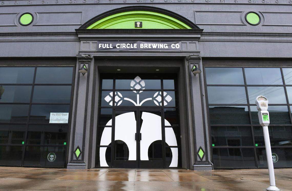 Full Circle Brewing Co.’s new tasting room in the Brewery District is in the early stages of opening. A food truck under the name Grumpy Burger Lady’s is also in the works for the business on Fulton Street in downtown Fresno.