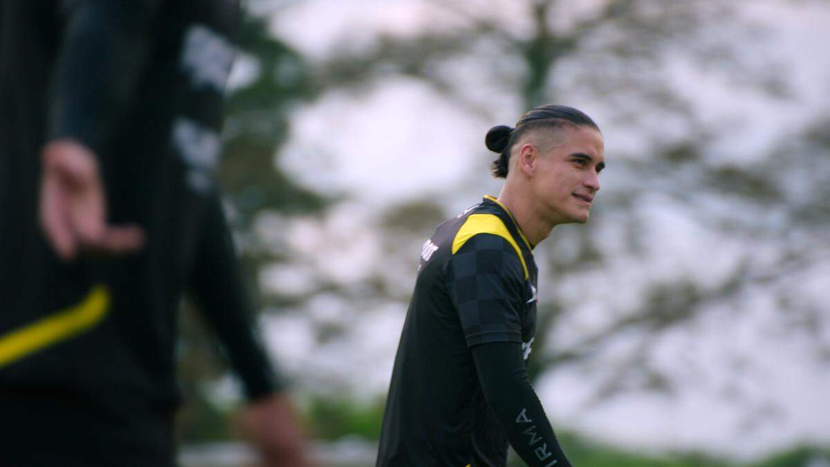 NECAXA: "Welcome to Necaxa" -Season 1, Episode 1 (Airs Thursday, August 7) Pictured: Alexis Peña. /NECAXA: “Bienvenidos a Necaxa” -Temporada 1, Episodio 1 (Se transmite el jueves 7 de agosto) En la imagen: Alexis Peña.