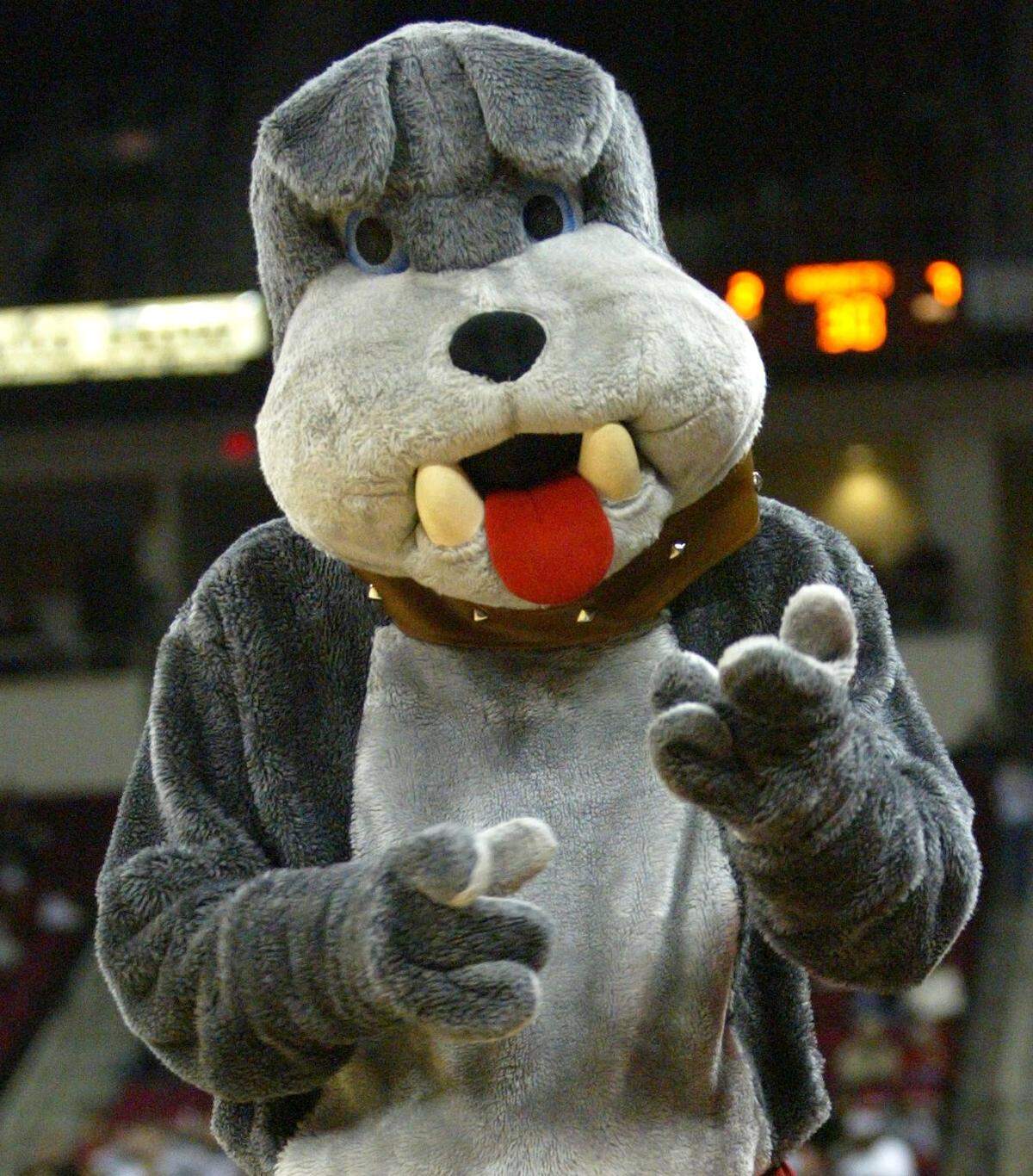 FRESNO 12/18/04 DC VIDA FRESNO STATE - Timeout is an attraction at each of the Fresno State basketball games. The Bulldogs suffered their first loss 83-82 to Oregon State Ducks Dec. 18 in the Save Mart Center.