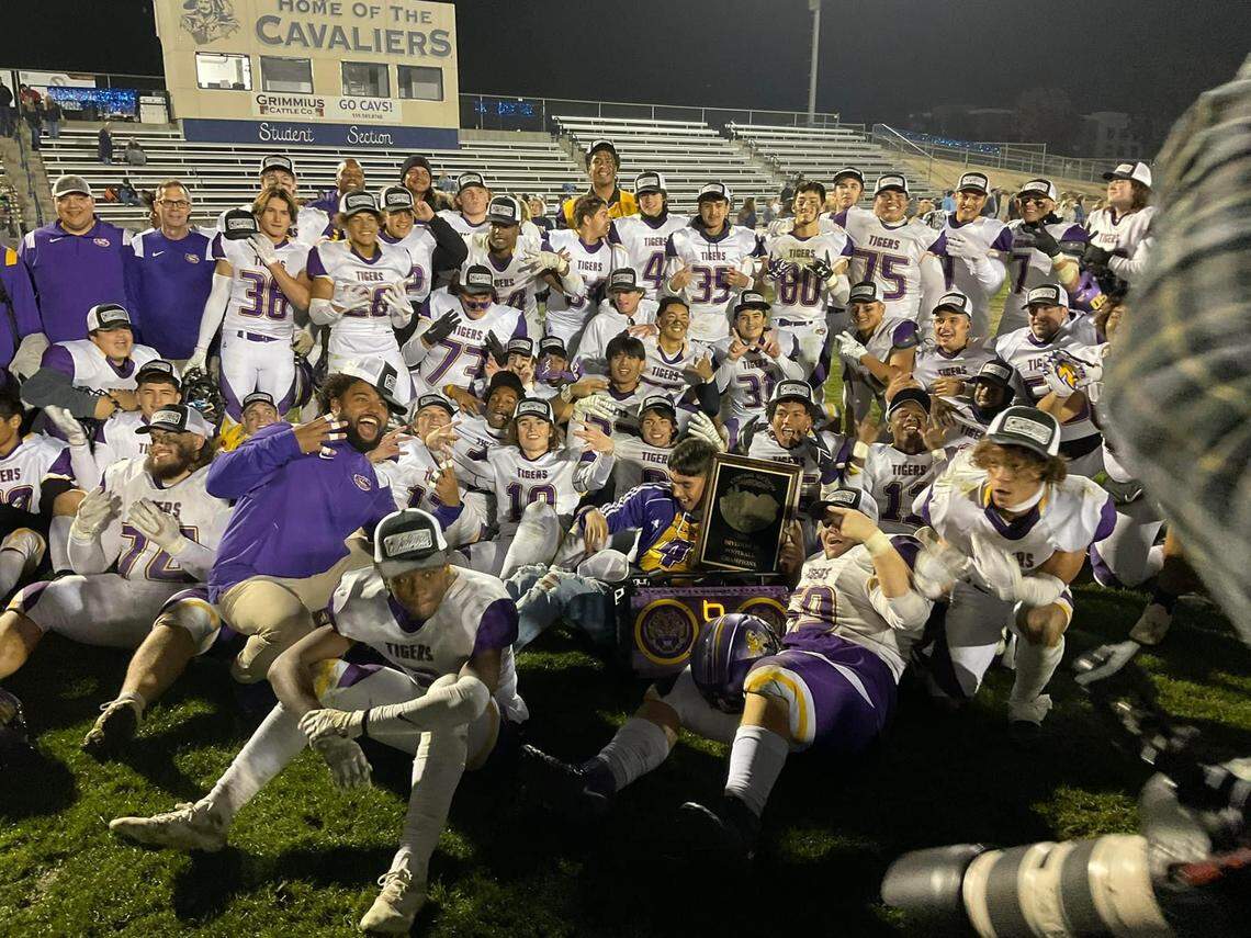 Lemoore wins the Central Section Division II title after a 62-46 victory over Central Valley Christian on Friday, Nov. 25, 2022.
