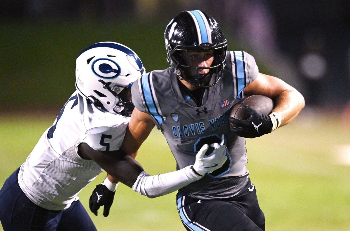Clovis North’s McKay Madsen, right, runs around CVC’s Ryan Lewis, left, in a game Friday, Sept. 13, 2024 in Clovis.