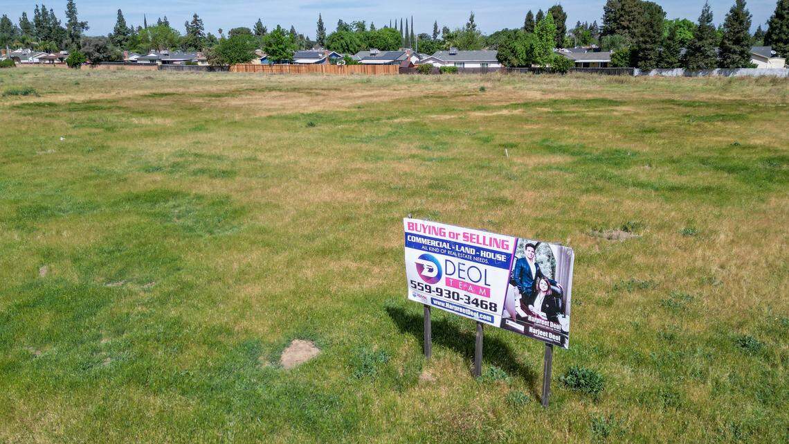 A proposal for a 2.45-acre storage facilty site in the vacant field north of Shaw Avenue and west of Laverne Avenue in Clovis has been submitted to Clovis's planning commission.