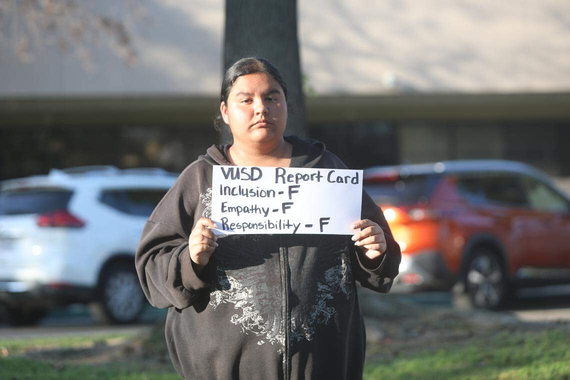 Comunidad y padres instan al distrito escolar de Visalia a auditar la respuesta al incidente de insulto homófobo