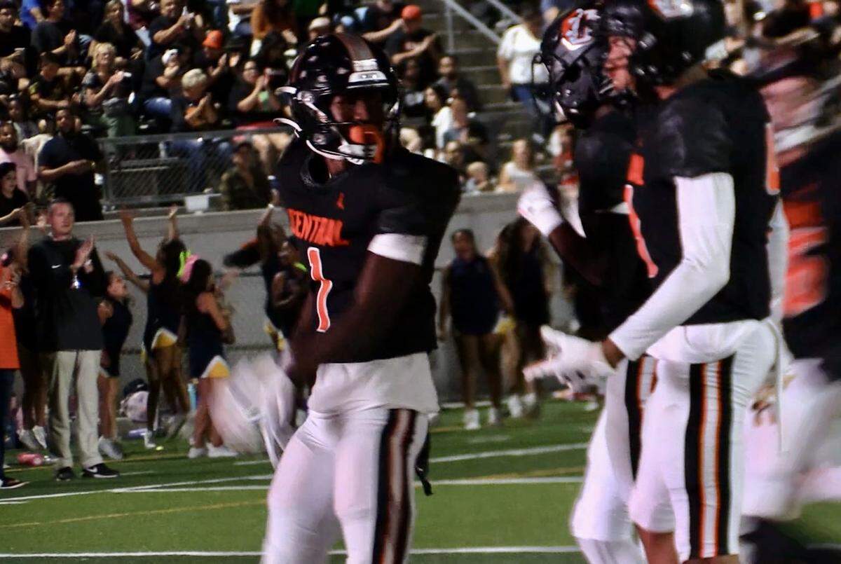 E.J. Morgan scores a touchdown against Liberty-Bakersfield on Friday, Sept. 20, 2024.
