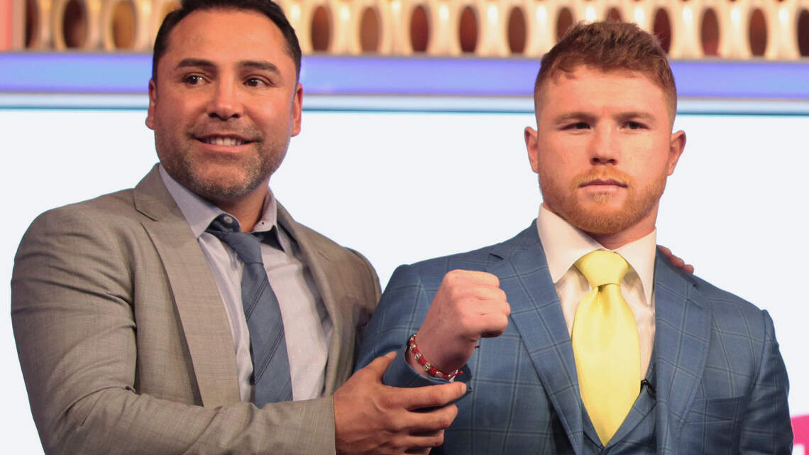 ‘Canelo’ Álvarez y De la Hoya a punto de los golpes; el campeón acusa de robo al promotor