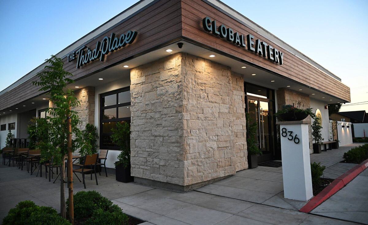 Chef Rob Vieira and Andrew Penn have opened the Third Place Global Eatery in the former Franco’s Mexican restaurant location along Pollasky Avenue in Clovis.