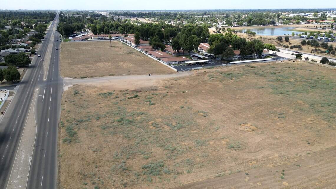 Community with duplexes, tiny homes, dog park planned for vacant lot in Fresno