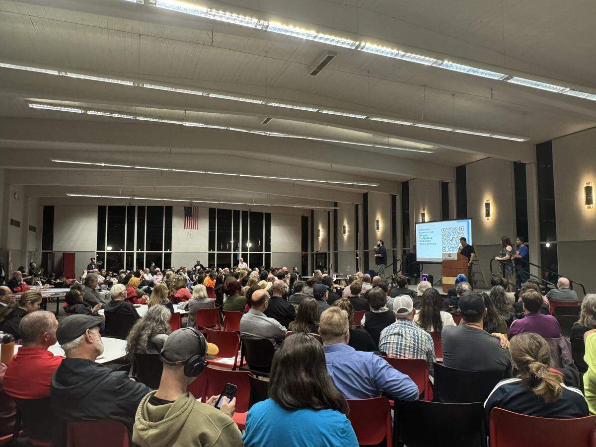 Over 200 members of the State Center Federation of Teachers unanimously passed a vote of no confidence in State Center Community School District Chancellor Carole Goldsmith on Nov. 13, 2025.