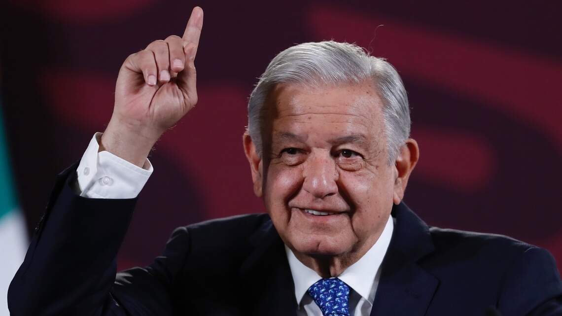 López Obrador dice que lo privado vuelve a ser público tras comprar 13 plantas a Iberdrola