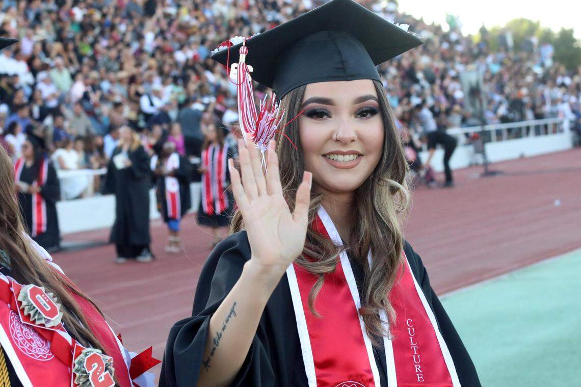 La Generación de 2023 rompió otro récord para el Fresno City College: 2,687 estudiantes fueron elegibles para participar en la ceremonia obteniendo 2,849 títulos. Ceremonia de graduación del Fresno City College, el viernes 19 de mayo, en el Ratcliffe Stadium.