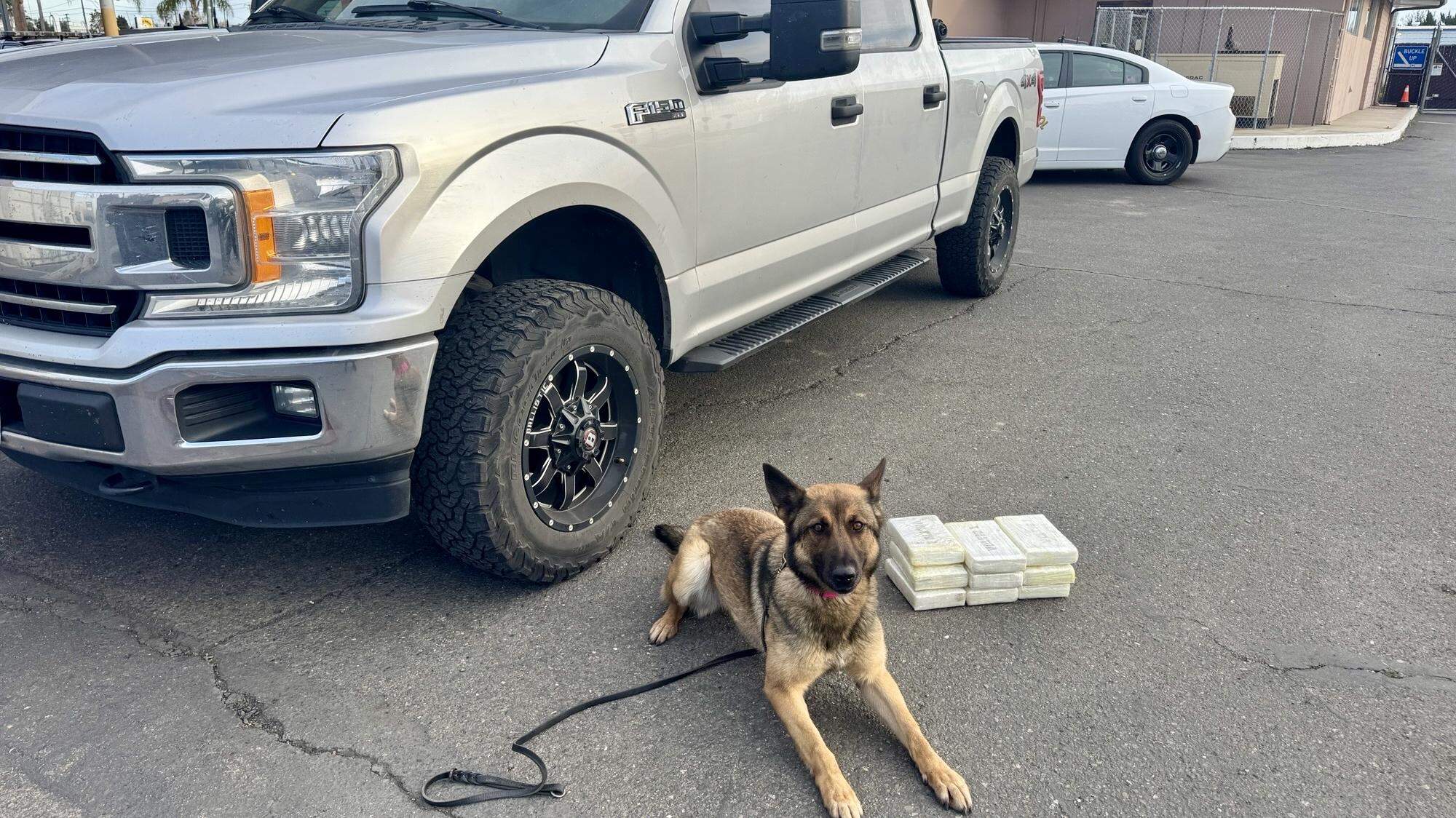 Se incautó cocaína con valor de $720,000 durante una parada de tráfico en la I-5 en el condado de Merced, dice CHP