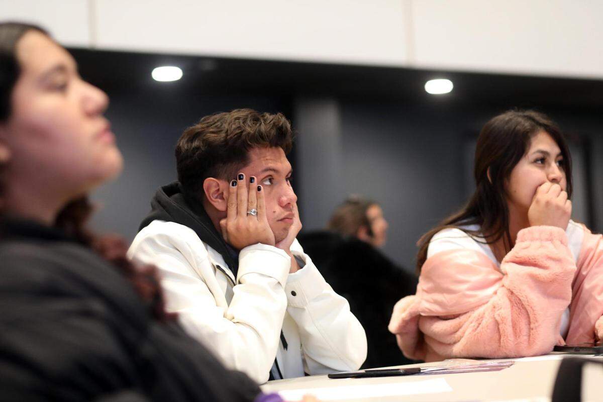 Estudiantes universitarios de la Universidad Autónoma Chapingo, una de las principales instituciones agrícolas de México, visitan la Universidad de California, Merced el 1 de marzo durante un viaje educativo de 10 días a los Estados Unidos.