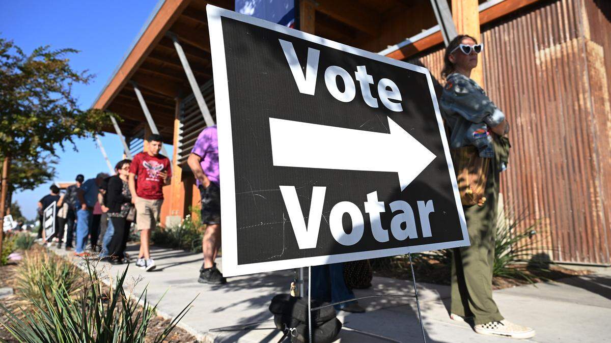 A long line of voters wait outside the Clovis Transit Center Tuesday, Nov. 4, 2025 in Clovis.